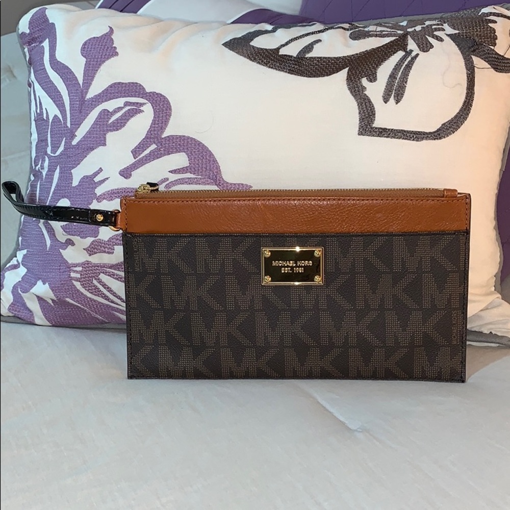 Michael Kors Logo Writlet